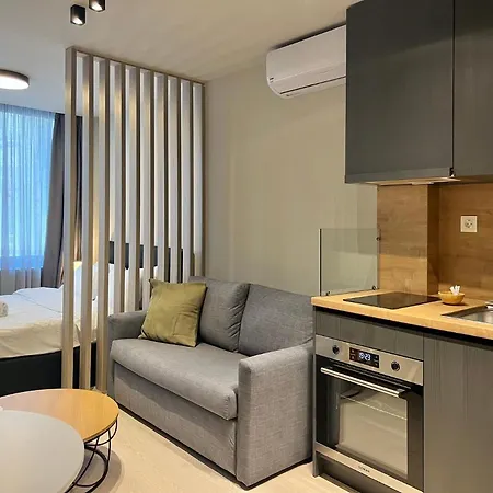 Aura V6 Outdated Apartment *