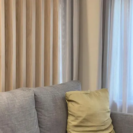 Aura V6 Outdated Apartment